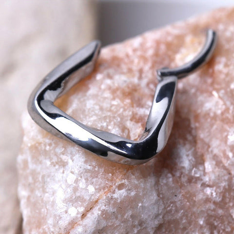 316L Stainless Steel Twisted Trapezium Shape Hinged Clicker Ring.